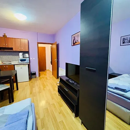 Predela 1 - 10 Near Lift Apartahotel